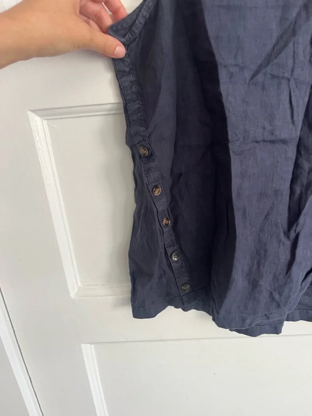 Navy blue linen button-up top with side buttons, RACHEL ROY - Picture 3 of 4